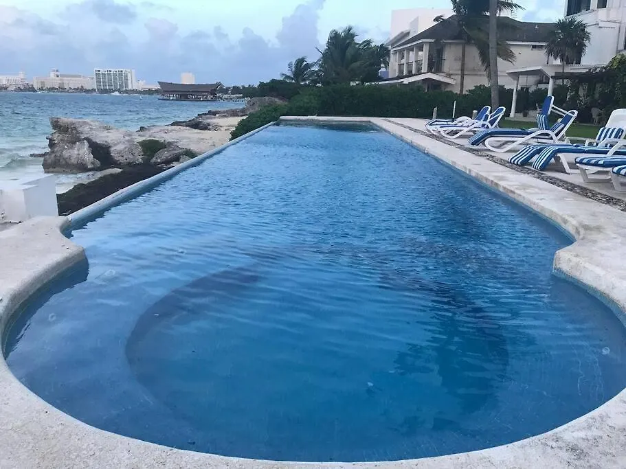 Beach Front Apartment Hotel Zone Cancun