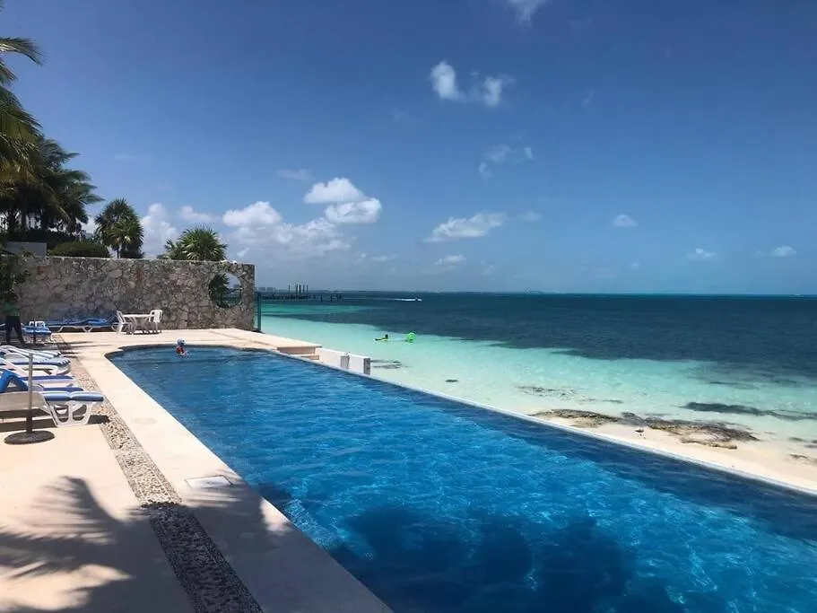 Beach Front Apartment Hotel Zone Cancún
