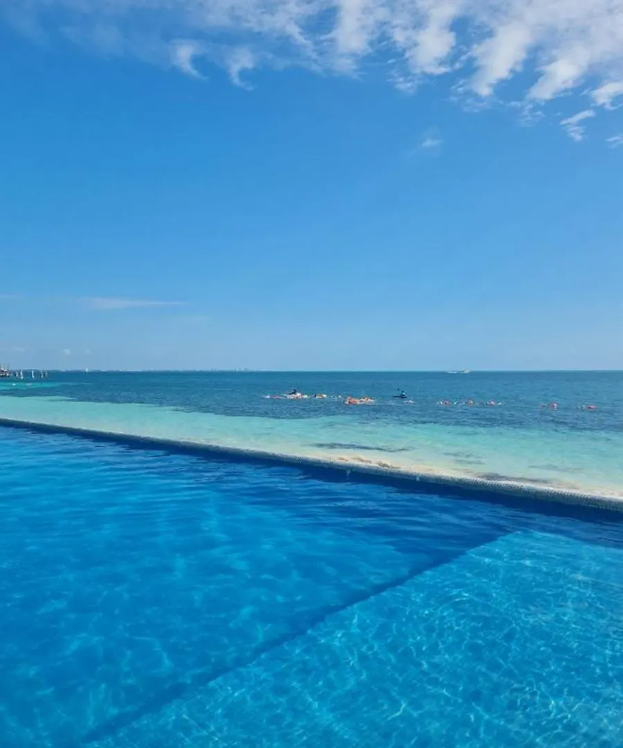Beach Front Apartment Hotel Zone Cancún 0*,  Messico